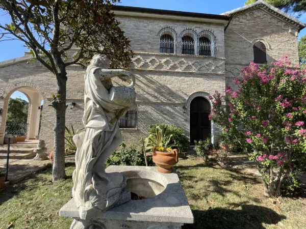 Villa via Chiaravallese, Osimo