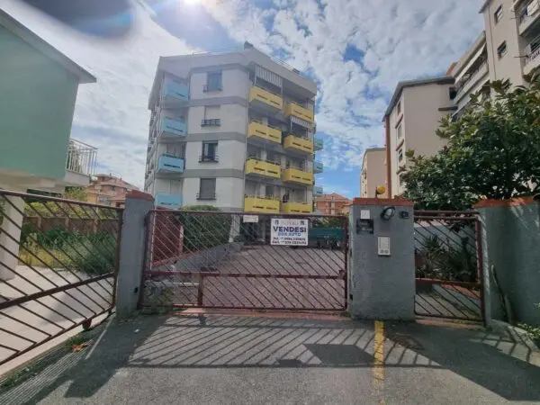 Locale Commerciale via Vicolo Arene 14, Ventimiglia