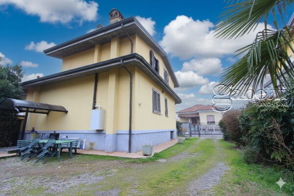Villa via Pirandello, Nerviano