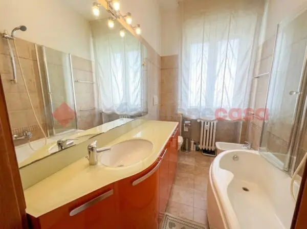 Appartamento via Zeviani 10, Verona