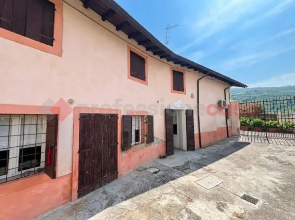 Immagine per Casa Indipendente in vendita a Verona via Pantheon 26 a