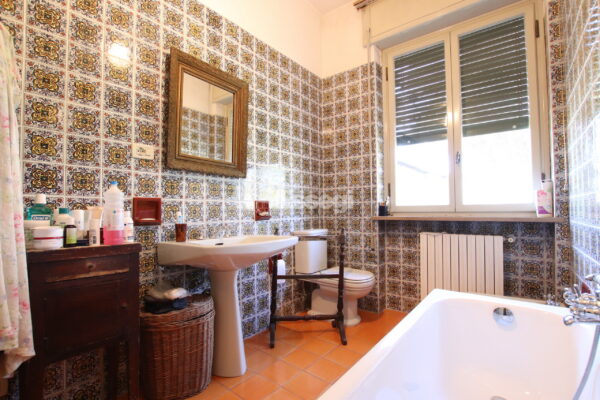 Villa viale Pacini 115, Lucca