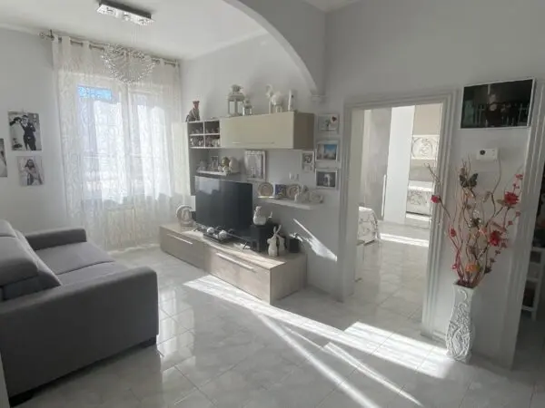 Trilocale viale Della Libertà 32, Casamassima