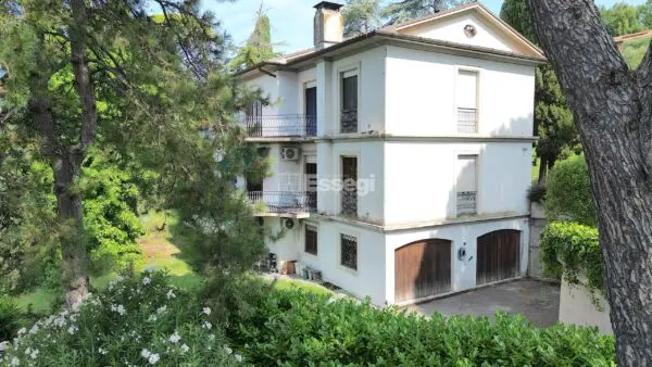 Monolocale 1225, Lucca