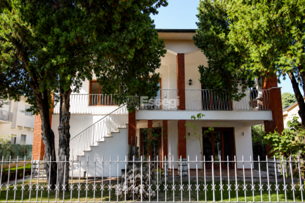 Villa via Teresa Bandettini, Lucca
