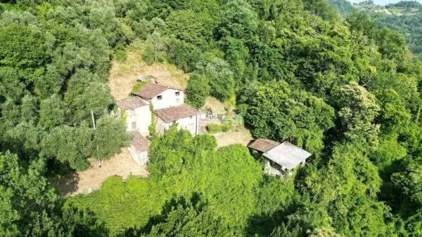 Casale via Domazzano 8, Borgo A Mozzano