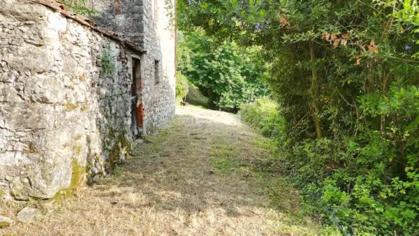 Casale via Domazzano 8, Borgo A Mozzano