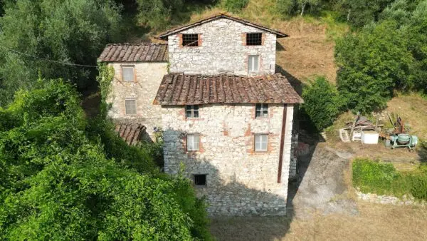 Casale via Domazzano 8, Borgo A Mozzano