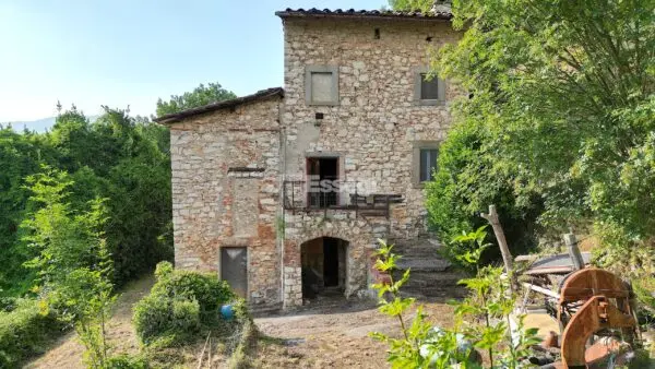 Casale via Domazzano 8, Borgo A Mozzano