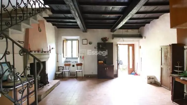 Casale via Domazzano 8, Borgo A Mozzano