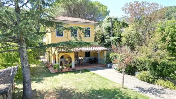 Villa via Per Vicopelago 184, Lucca
