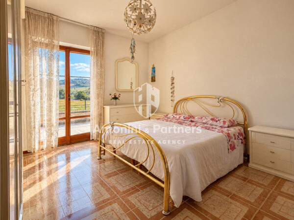 Villa via Frazione San Damiano, Todi