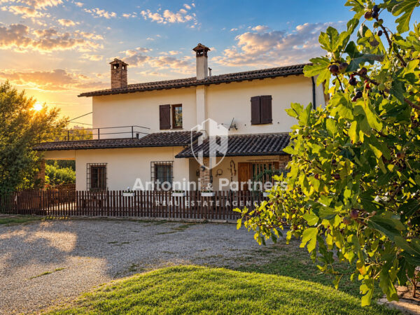 Villa via Frazione San Damiano, Todi