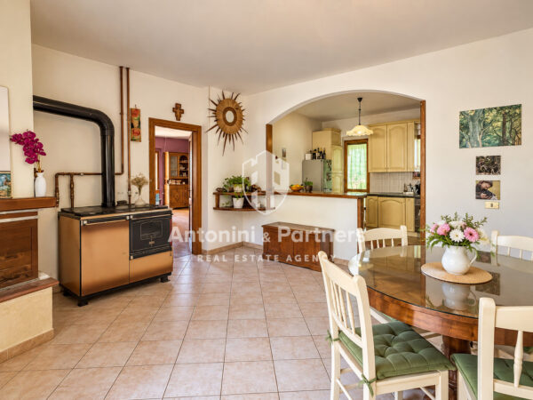 Villa via Frazione San Damiano, Todi