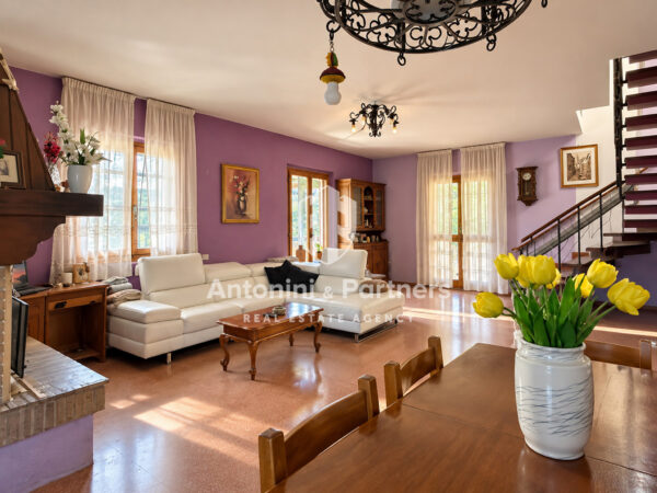 Villa via Frazione San Damiano, Todi