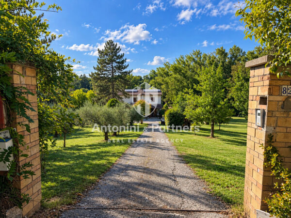 Villa via Frazione San Damiano, Todi