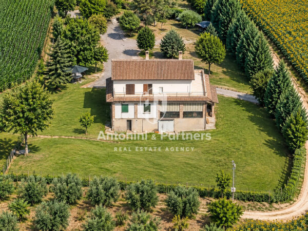 Villa via Frazione San Damiano, Todi