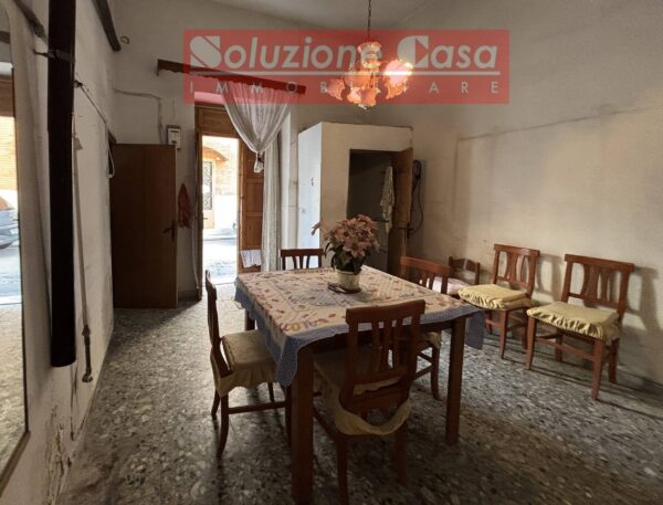 Casa Indipendente via Regina Elena, Canosa Di Puglia