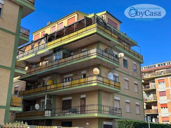 Appartamento viale Del Sommergibile, Roma