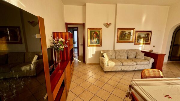 Appartamento via Einaudi 56, Venegono Superiore