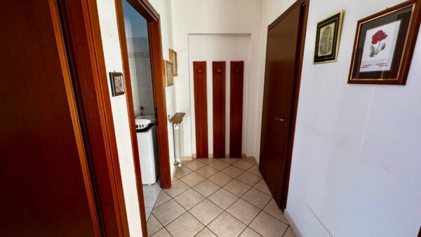 Appartamento via Einaudi 56, Venegono Superiore