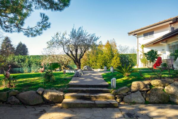 Villa via Degli Alpini 8, Vertemate Con Minoprio