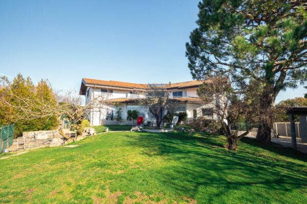 Villa via Degli Alpini 8, Vertemate Con Minoprio