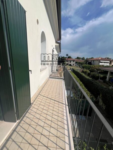 Appartamento via Ferrini, Paese