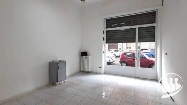 Immagine per Locale Commerciale in vendita a Torino Via Rondissone 1