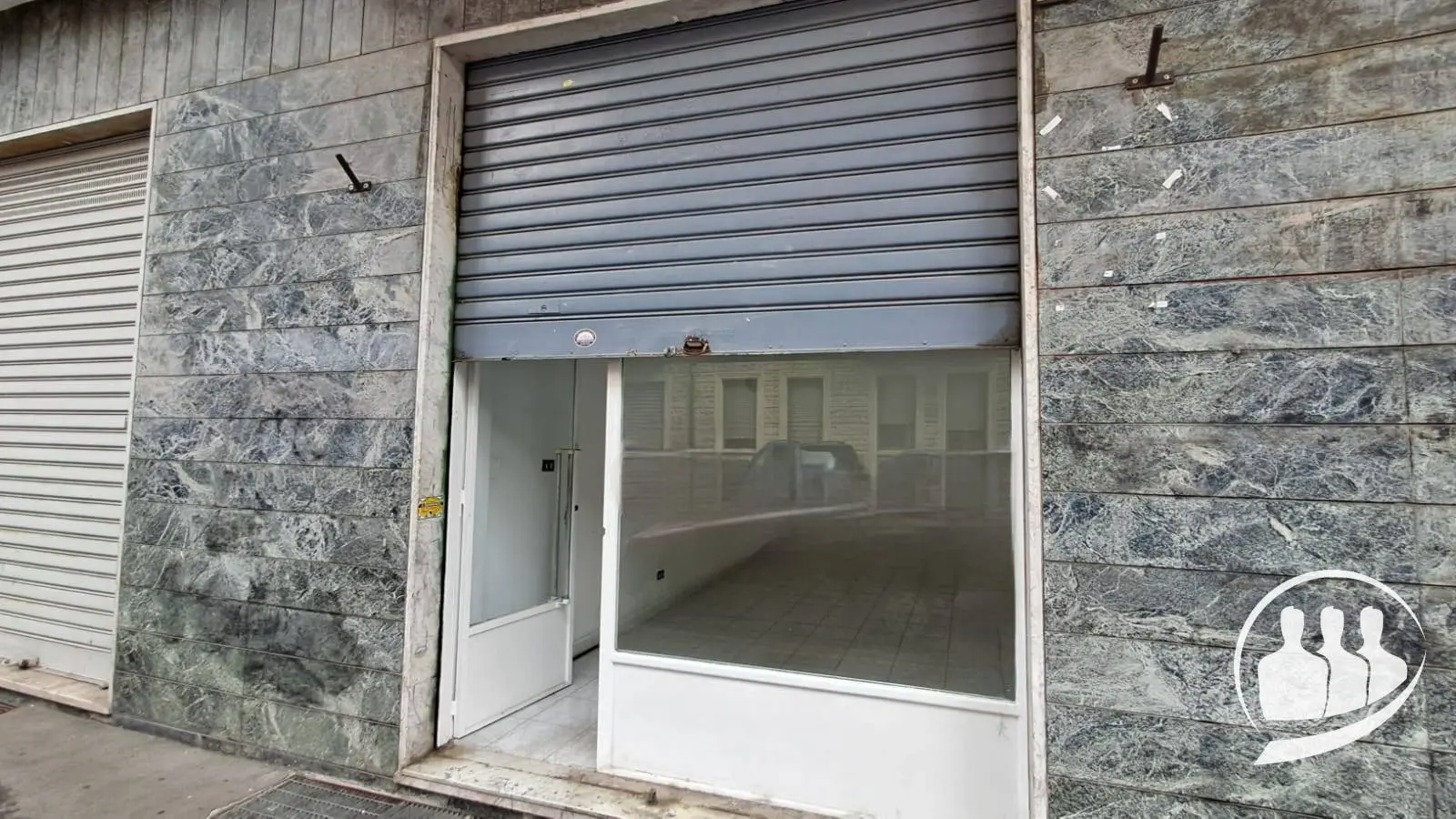 Immagine per Locale Commerciale in vendita a Torino Via Rondissone 1