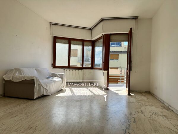 Appartamento via Buonarroti 130, Viareggio