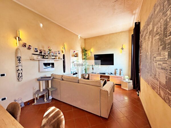 Appartamento via Guicciardi, Seravezza