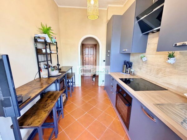 Appartamento via Guicciardi, Seravezza
