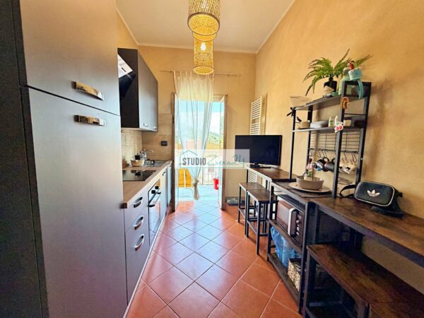 Appartamento via Guicciardi, Seravezza