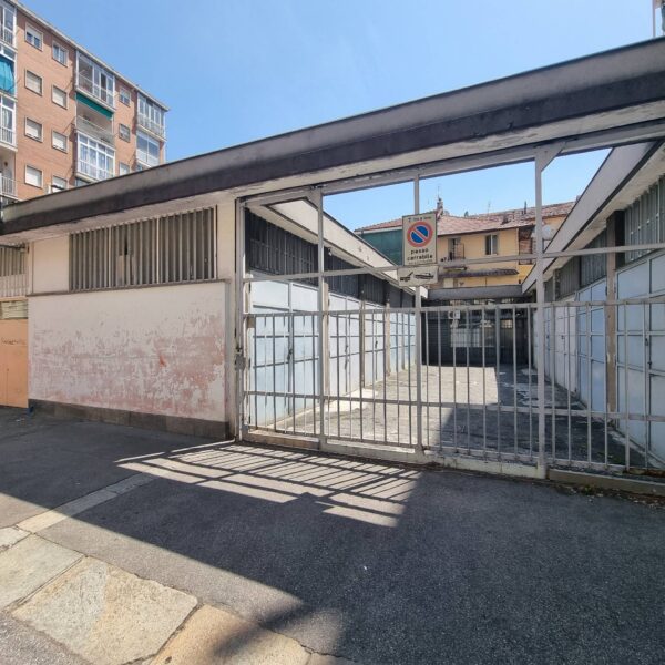 Negozio via Desana 7, Torino