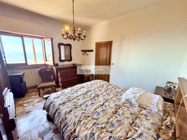 Casa Semindipendente via, Pietrasanta