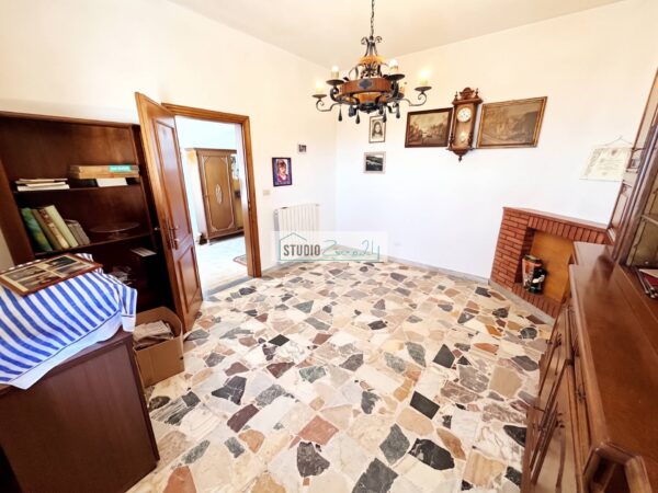 Casa Semindipendente via, Pietrasanta