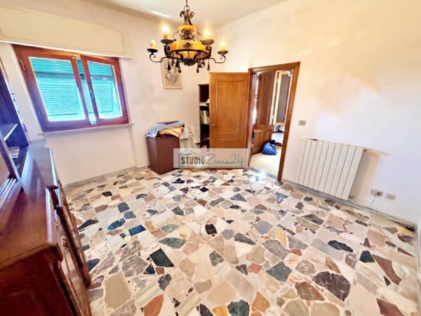 Casa Semindipendente via, Pietrasanta
