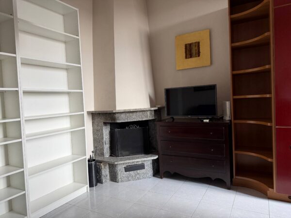 Appartamento via Morimondo 11, Milano