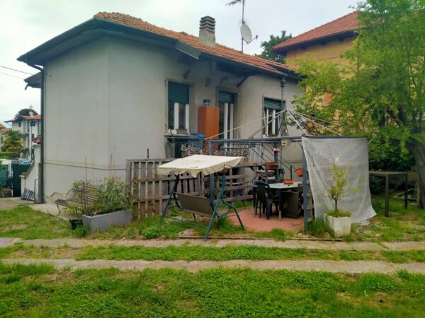 Villa via Piave 134, Azzate