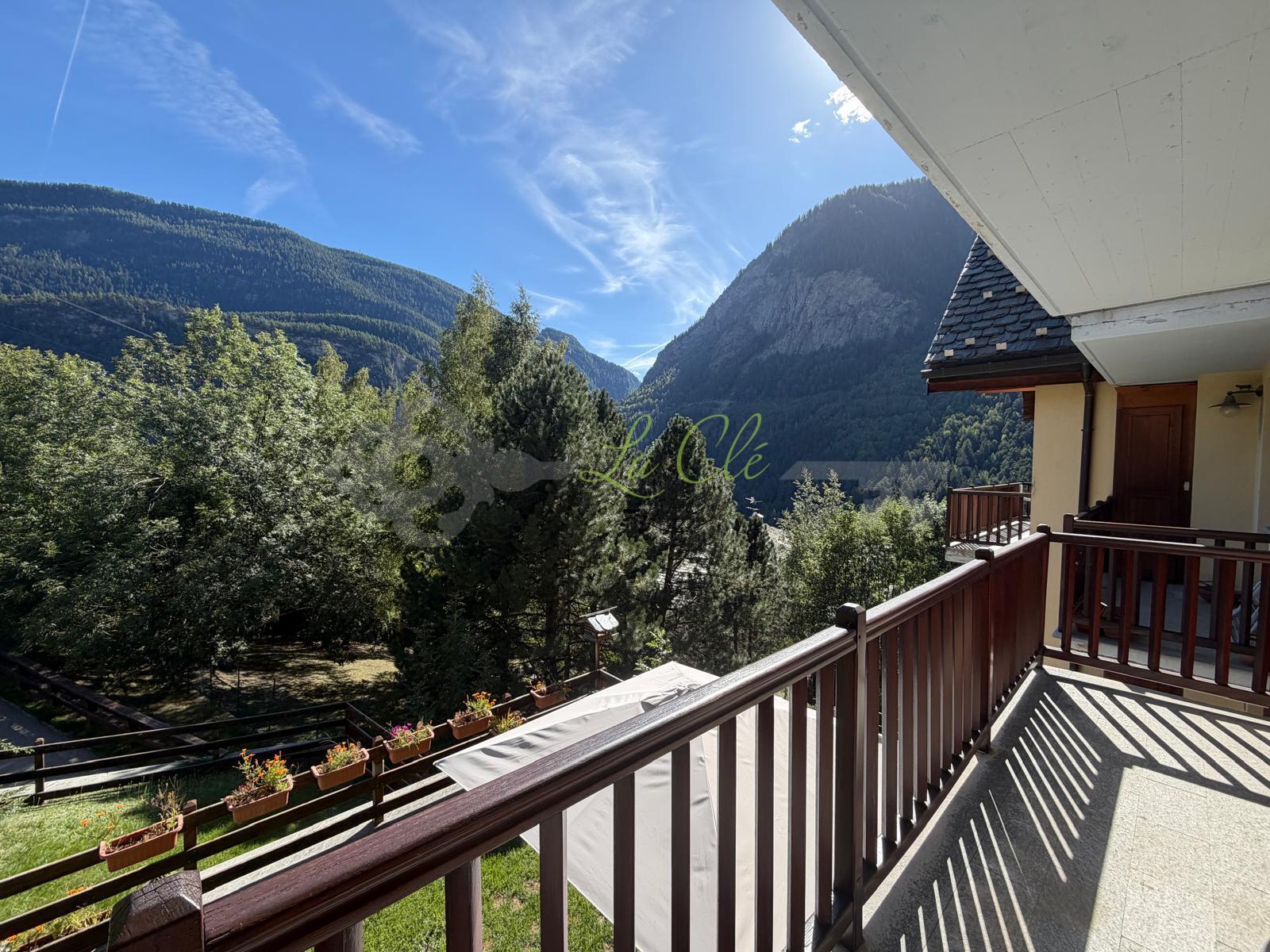 Immagine per Trilocale in affitto a Courmayeur via Avenue Dent Du Geant 20