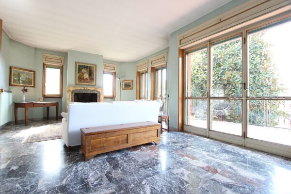 Villa via Fratelli Bandiera, Nerviano