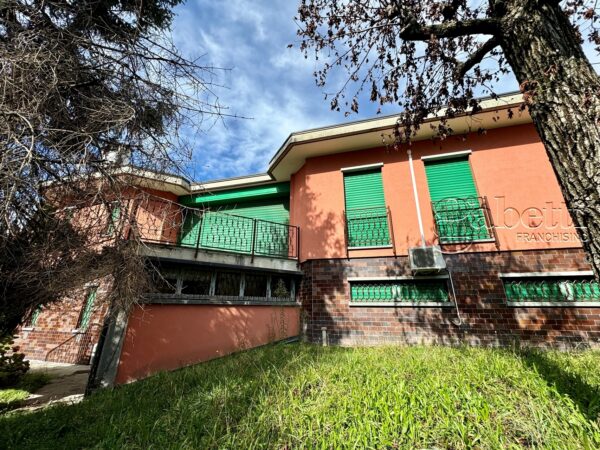 Villa via Fratelli Bandiera, Nerviano