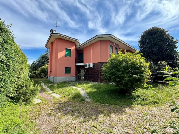 Villa via Fratelli Bandiera, Nerviano