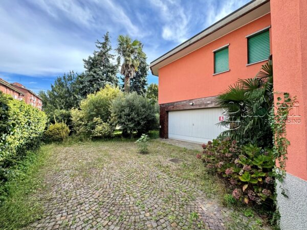 Villa via Fratelli Bandiera, Nerviano