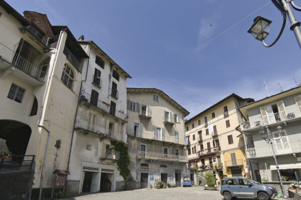 Palazzo - Stabile piazza Gallenga 12, Lanzo Torinese