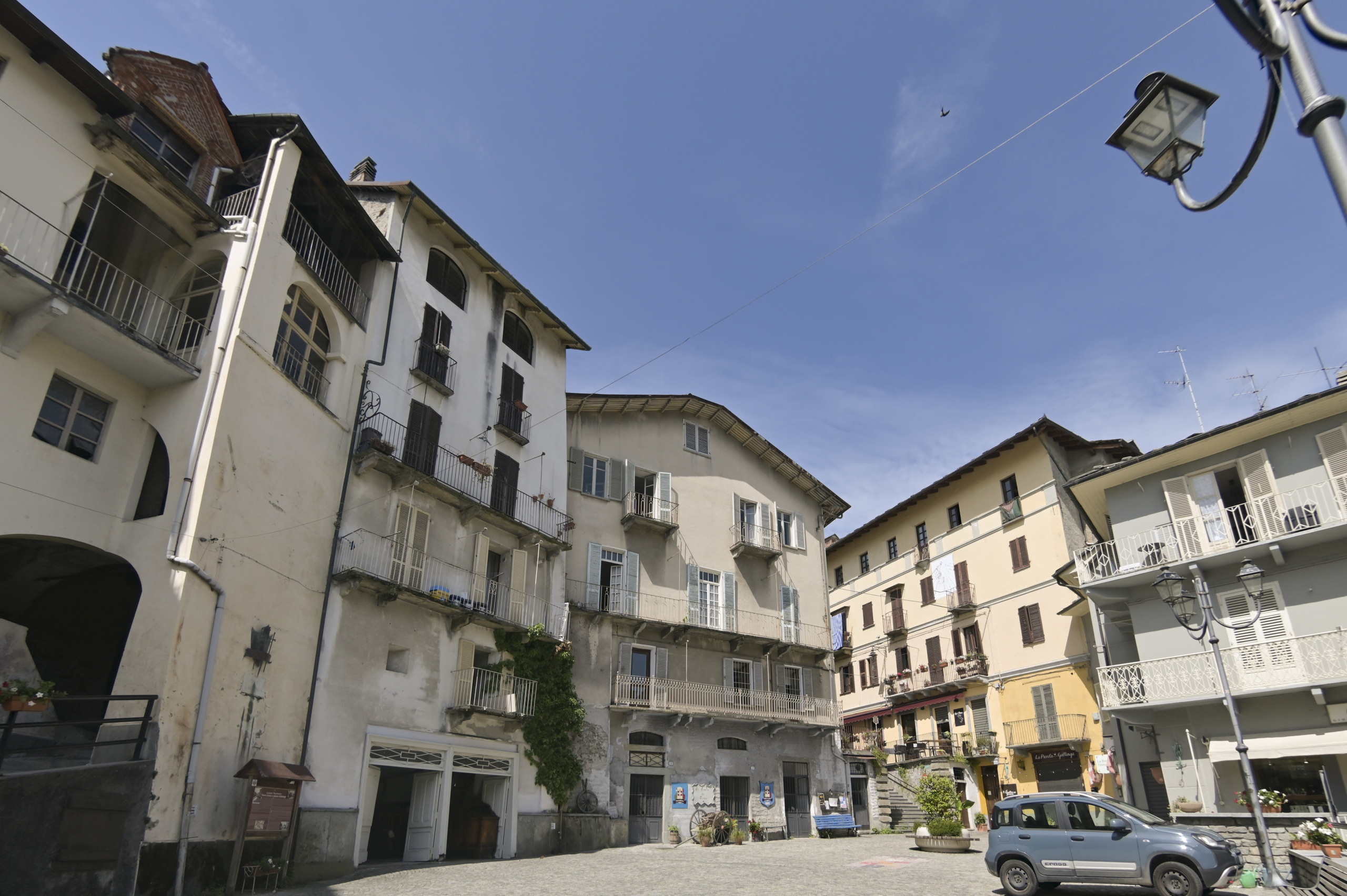Immagine per Palazzo - Stabile in vendita a Lanzo Torinese piazza Gallenga 12