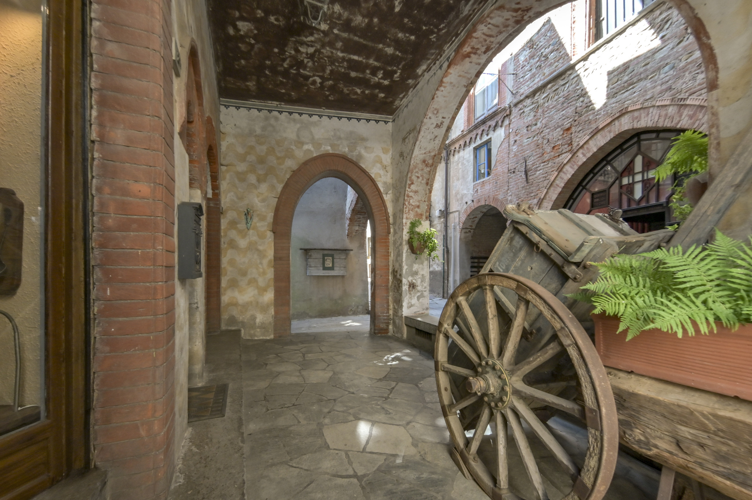 Immagine per Palazzo - Stabile in vendita a Lanzo Torinese piazza Gallenga 12