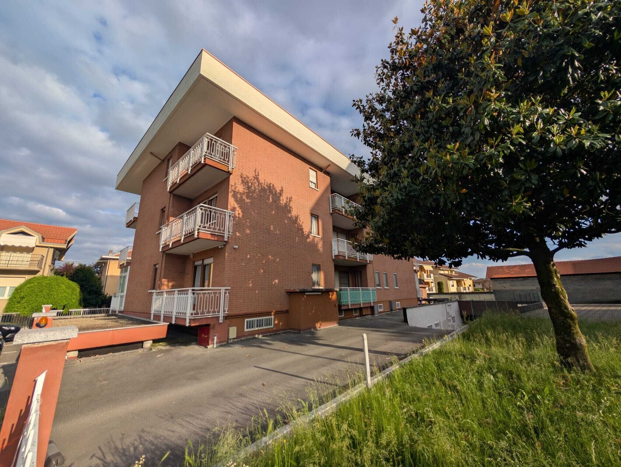 Immagine per Locale commerciale in vendita a Ciriè via Giosuè Carducci 5