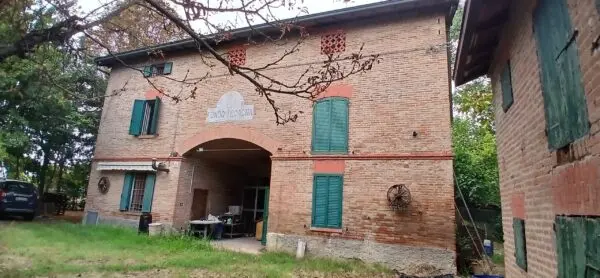 Casale via Goito 150, Portile, Modena